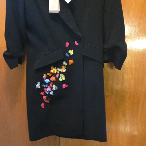 Elegant Blazer Dress with Colorful Floral Accents - Picture 3 of 12